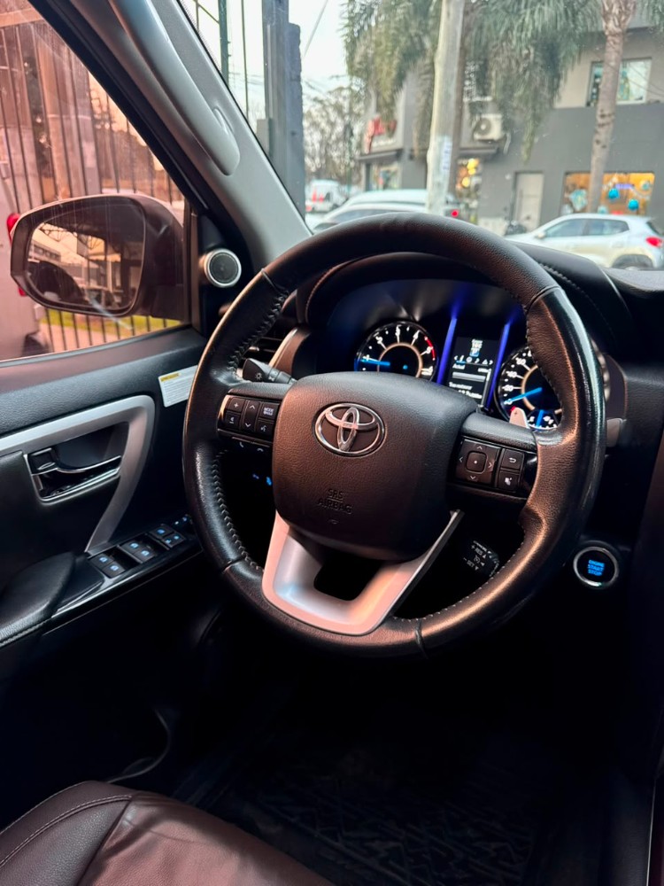 Toyota SW4 SRX 2.8 AT 7 ASIENTOS — foto 13